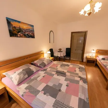 Rosa Cesky Krumlov